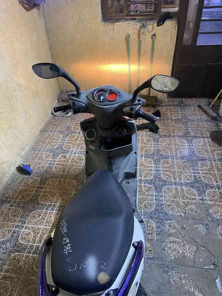 سلام عليكم دراجة سكنس فحل صارلها اسبوع نازله من الحاوية 
دراجة مكفولة كفالة عامة اشاير دشبول الكتروني اشارت مري كله شغال 
العنوان الدورة/ابو دشير
السعر 900 الف  وبيها مجال حك الجيه 
***********
