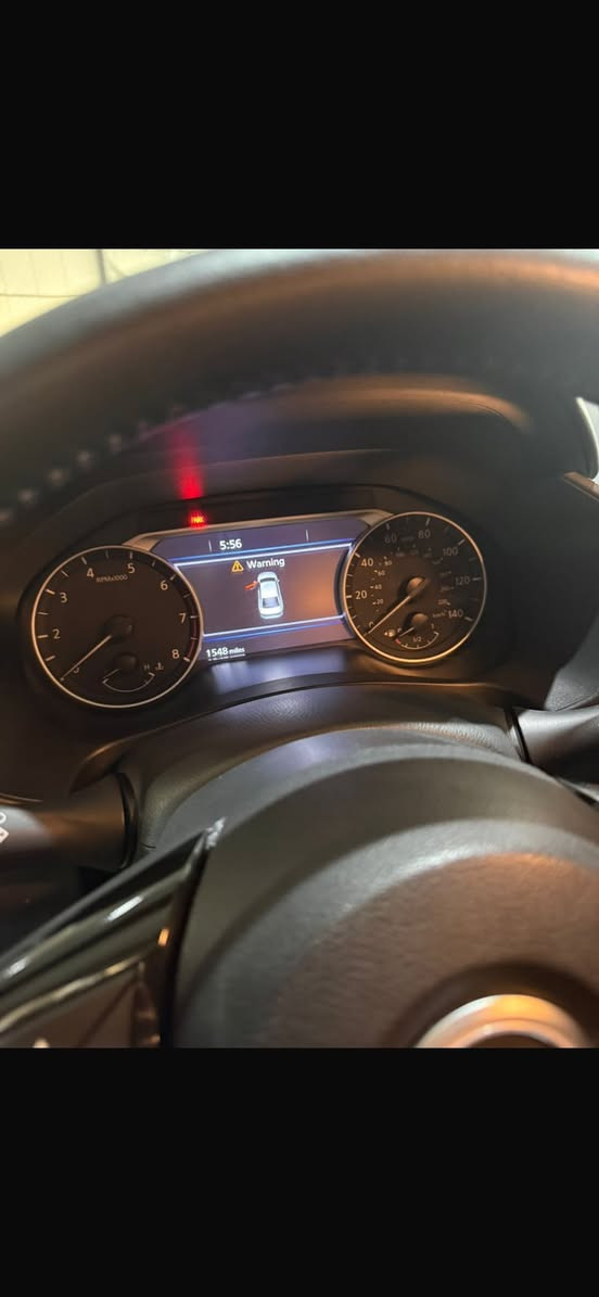 🚗 للبيع: نيسان ألتيما 2025 SL فول مواصفات شبه كلين و زيرو ماشيه 1500
• فئة SL (أعلى فئة)
• محرك 2.5 لتر اقتصادي وقوي
• شاشة كبيرة 12.3 إنج مع  ابل كاربلي Apple CarPlay و Android Auto أندرويد اوتو لاسلكي
• نظام صوت Bose فاخر مع 9 سماعات
• داخلية جلد فخمة مع مقاعد كهربائية وذاكرة للمقعد
• فتحة سقف 
• كاميرات 360° مع حساسات أمامية وخلفية
• مثبت سرعة ذكي
• شاحن لاسلكي للموبايل
• تشغيل بصمة ودخول ذكي
• جنوط ألمنيوم 19 إنج
• أنظمة أمان متطورة مثل التحذير من النقطة العمياء، المحافظة على المسار، والفرملة التلقائية للطوارئ
• مكيف أوتوماتيك ثنائي المناطق
رقم الشاصي 1N4BL4EV2SN411293
السيارة نظيفة جداً وجاهزة للاستخدام. 
السعر 225 و بيه مجال السياره شبه وكاله
للتواصل واتس ***********
