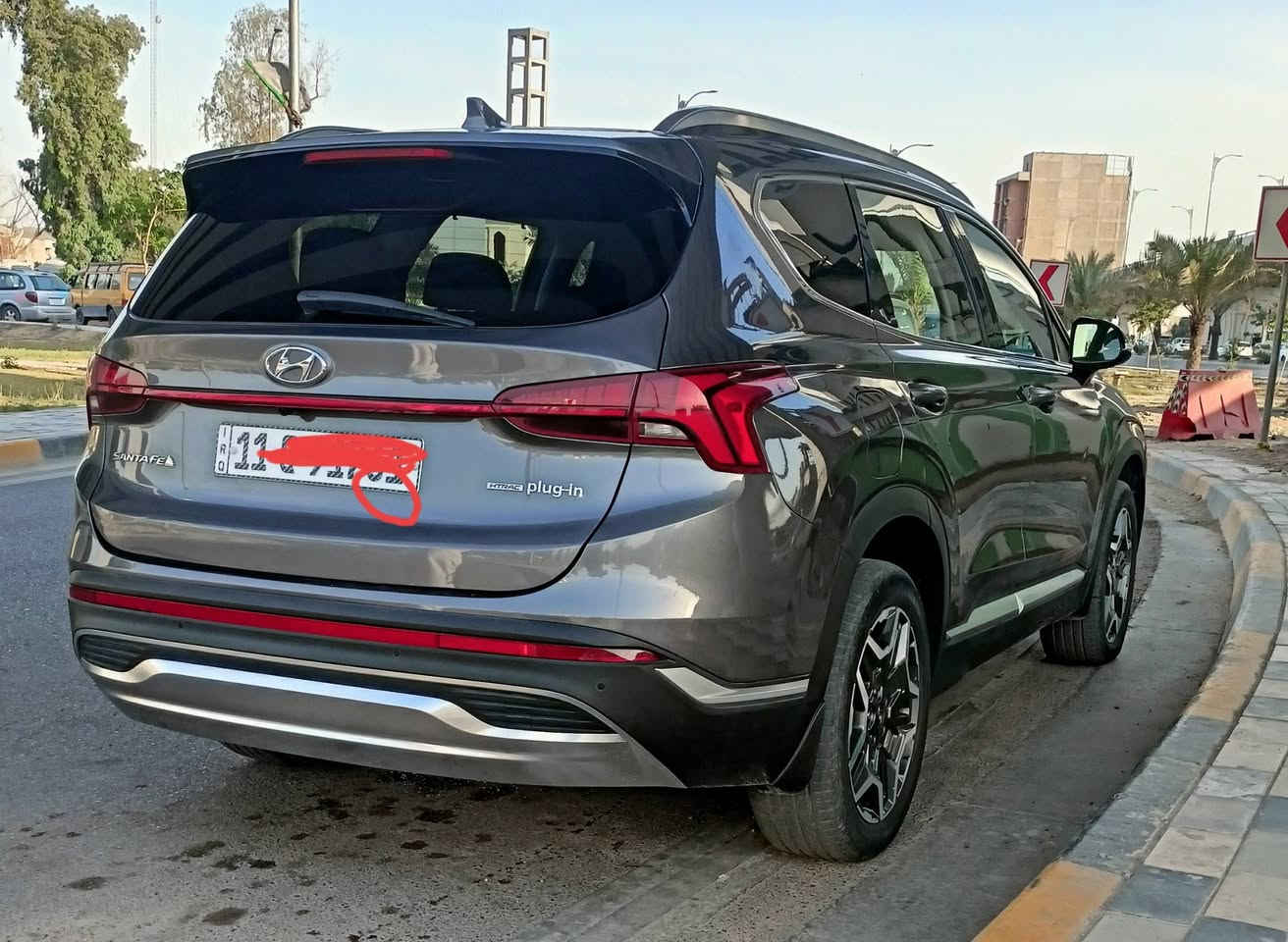 *سنتافيا موديل 2023 بلك إن هايبرد PHEV 
فئة ليمتد السيارة بدون حادث وارد كندي فقط بيها دبل كوت من الشركة وتقريرها وياها مسوين استدعاء الها وصابغيها وكلشي موضح بالتقرير مالها برغي ما مفتوح بيها عدا الدعامية.
*داخل جلد سياقة شبه ذاتية تحديد مسار مانع التصادم امامي و خلفي هم 
* تدفئة و تبريد كشنات امامية خلفية بس تدفئة
* * السيارة تمشيك من 55 إلى 65 كيلومتر بالشحنة الواحدة 
* * السيارة 7 راكب مو 5 راكب اني اشتريت لها كشنات الصف الثالث بلادي مال تفصيخ جلد  مو عمل 
* * السيارة مكفولة ما مبدل بيها أي قطعة 
* * السيارة ماشية 100 الف كيلومتر قابل للزيادة 
* * السعر 235 ورقة مجال قليل 
* للاتصال ***********
