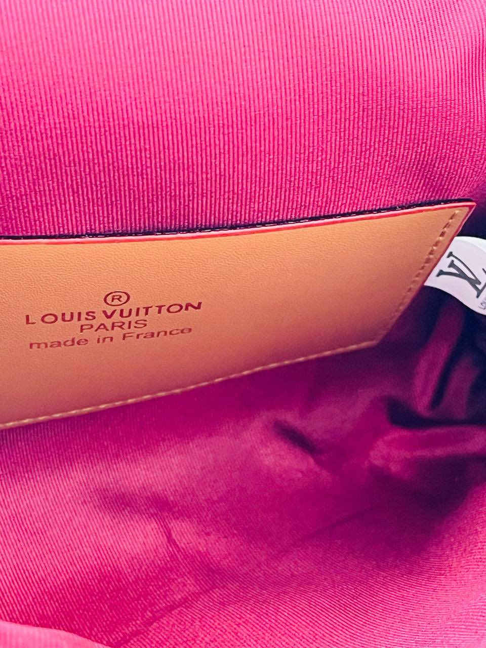 جنطة نسائية ماركة
لويسفيتون - LOUIS VUITON ✅
صناعة فرنسية 🇫🇷
جلد طبيعي من الخارج ، قماش فاخر من الداخل ، قفل مغناطيسي 
قطعة امزون جديدة 💯

السعر : 45 ألف


**إذا كنت صاحب هذا الإعلان وتريد حذفه لأي سبب، رجاءا أرسل رسالة إلى الدعم الفني**