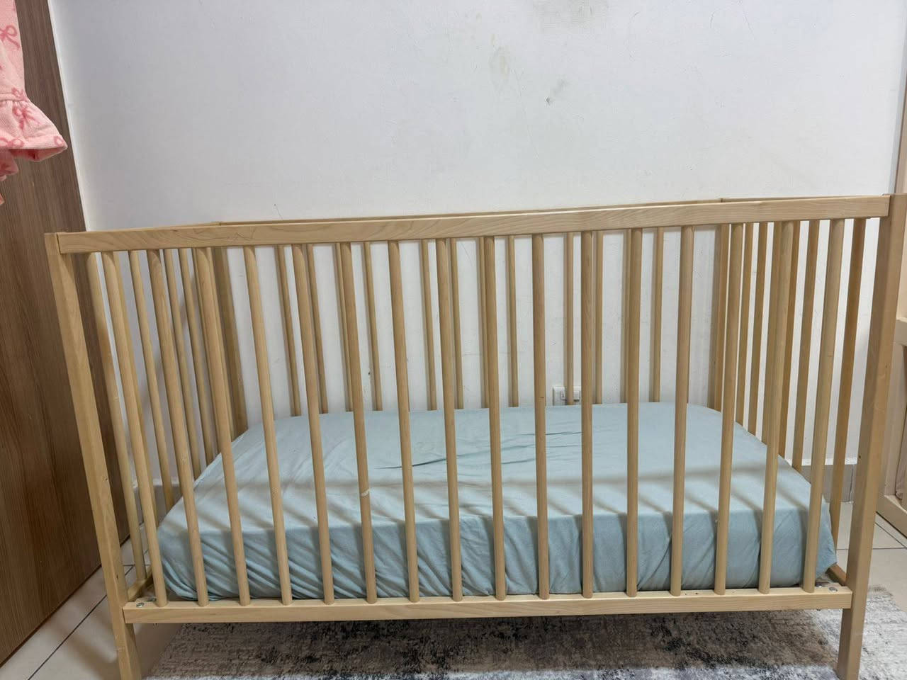 عربانة طفل مع ملحقاتها جديده جدا بدون اي خدش ماركه راقيه جدا السعر مع الملحقات 300 الف وبي مجال للعلم اخذناها ب400 دولار
سرير طفل ايضا جديد جدا مع هديه دوشك ولحاف السعر 100 الف 
المكان اربيل 
للاستفسار الاتصال على الرقم ***********
