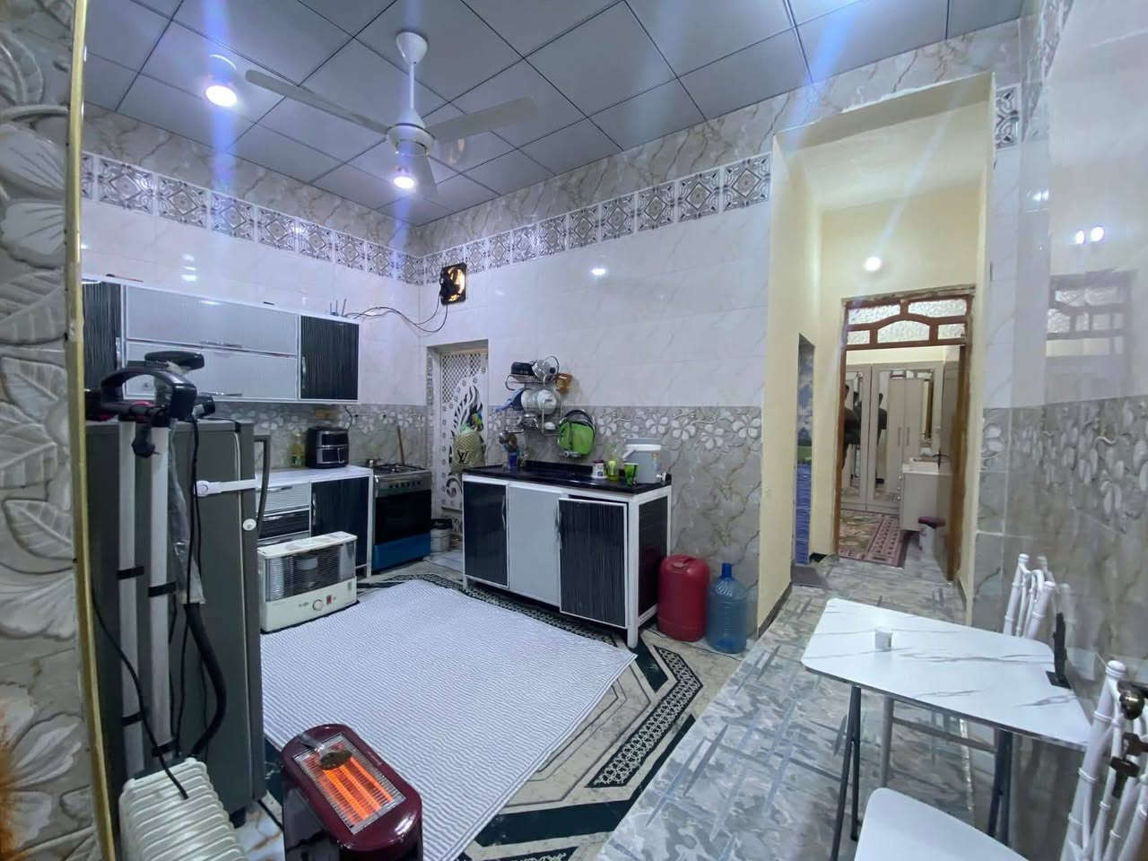 بيت زراعي ركن مساحه ١٠٠ متر بناء طابوك سقف كونكريت يحتوي على غرفه ومطبخ وصاله واستقبال وحمامات داخليه وخارجيه حي الشموع خلف حسينية ام البنين ع
السعر ٧٥ وبيه مجال رقم صاحب البيت ***********
