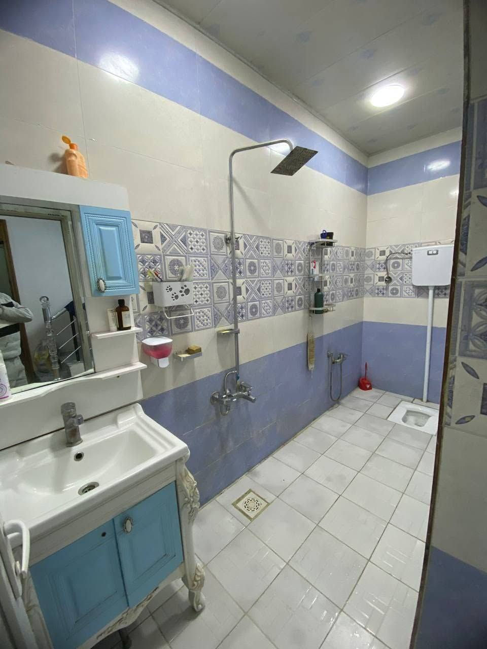 السلام عليكم
بيت للبيع في حي السلام 
مساحه ١٠٠ متر 10x10
يحتوي على اربع غرف نوم 
وثلاث مجاميع صحية
البيت جديد بناء ٢٠٢٢
السعر 190 وبي مجال 
استفسار خاص او الرقم هاتف 
***********
