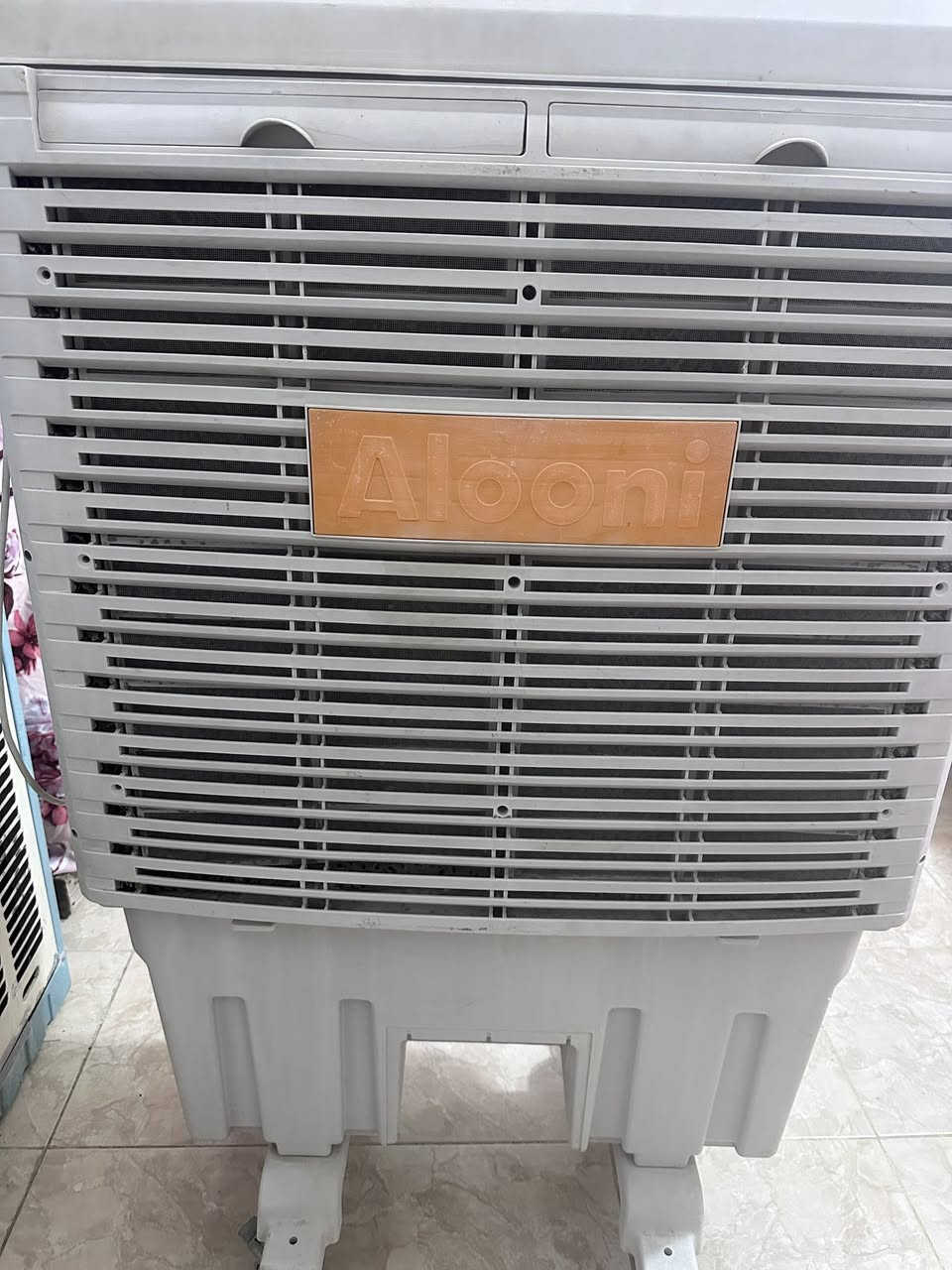 كونفيره حجم جبير نضيف كلش اي نقص مابيها
سعرها 120

مبرده استخدام موسم واحد فقط 
سعرها 100

***********
