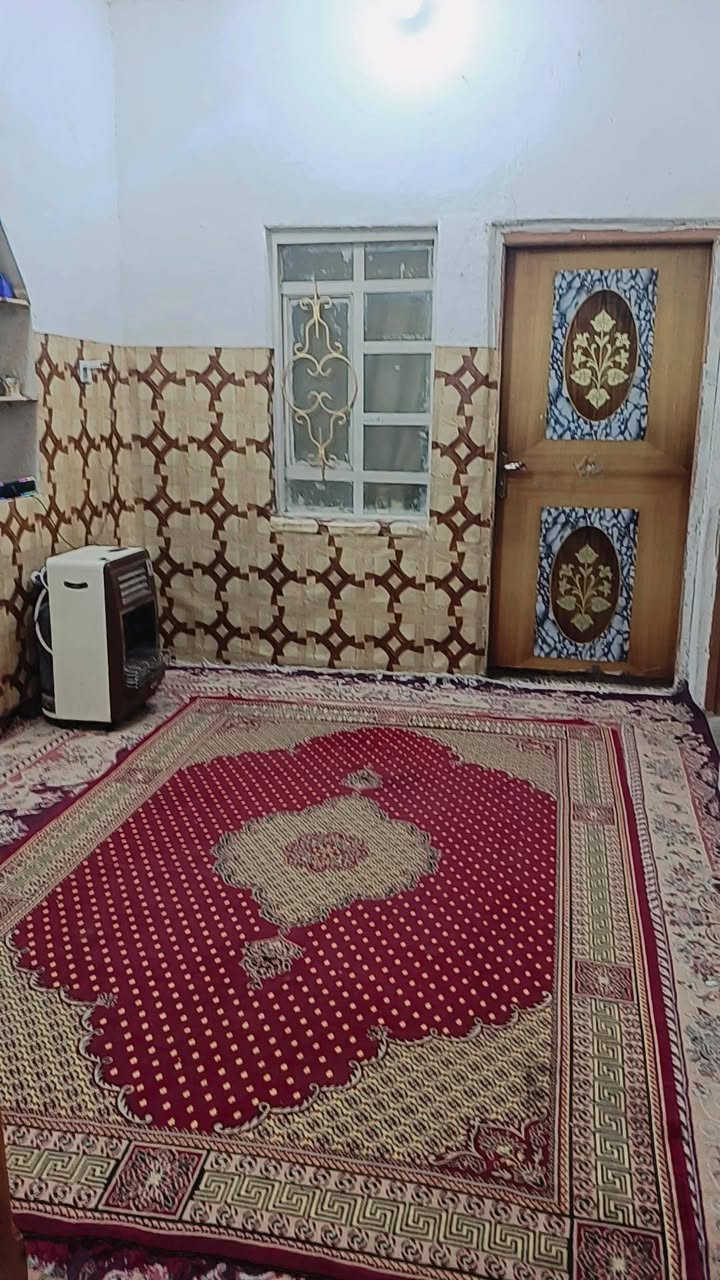 دار للبيع في قضاء الكوفة المقدسة منطقة الرشادية قريب على شارع السكة مساحته (١٠٠) متر طابقين يحتوي على أربع غرف وصالتين (٢) غرف مع صالة في الطابق الارضي  و(٢) غرف مع صالة في الطابق العلوي  واستقبال .. للاستفسار التواصل على الخاص او على الرقم التالي ***********
