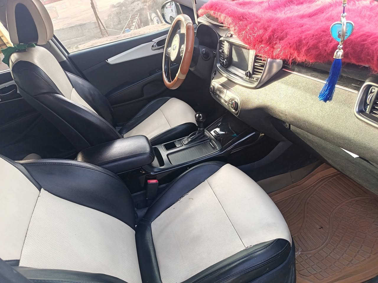 السلام عليكم سورنتو موديل ٢٠١٦ كفاله عامه بسمي رقم بغداد فول
السعر ٢٢٧ وبيه مجال
حق الجيه
*********** و
