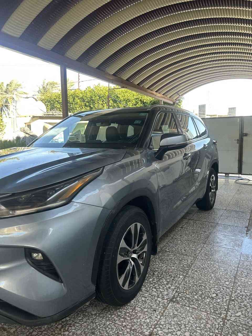 سلام عليكم 
هايلندر XLE 2022 
V6 3500
7راكب منفصل VIP 
سلايت كشنات جلد 
تدفئه كشنات 
3وضعيات قيادة 
نقطة عمياء 
حساسات 
شاشة جبيرة 
زنون كشافات ضباب 
اوتو3 هولد سايد بريك كهرباء 
3قطع تبريد تحكمات ستيرن جهتين 
تحديد مسار 
رادار 
السيارة كلش جديدة وكاملة من كل النواحي 
ماشية 58 ألف 
رقم بغداد  بسمي تحويل مباشر
السعر 250 
حادث جاملغ وبنيد فقط 
ومن امريكا بيها كلير جاملغات خلفية 
***********
