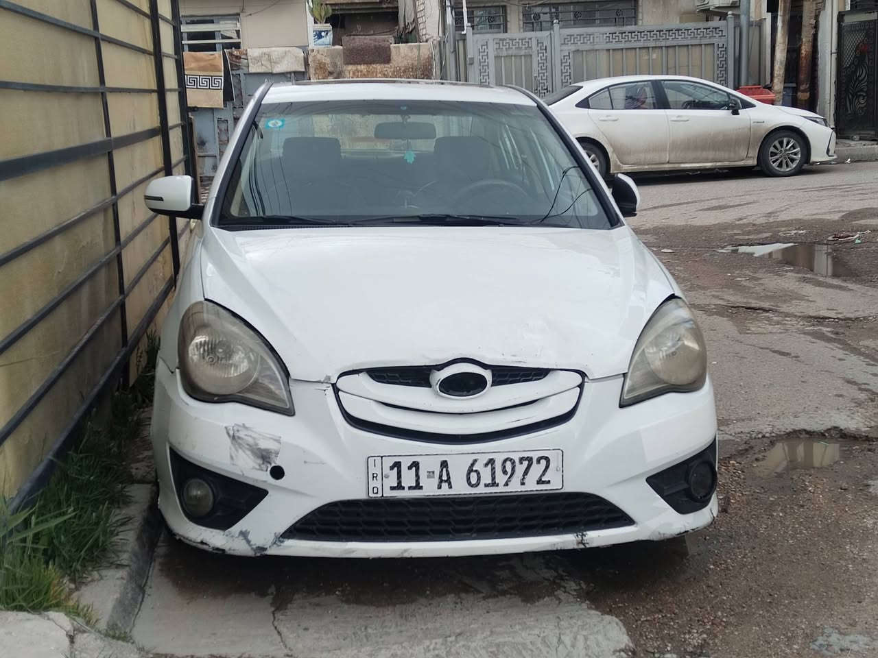 السلام عليكم اكسنت ٢٠١٠ خليجي للبيع مكينه جديده شاشه وكامره ارضيه جلد داخلها نضيف كهربائيات كلها شغاله رقم بغداد جديد باسمي بيها صبغ جاملغ امامي وربع البنيد مكاني حي الجهاد للاتصال ***********
