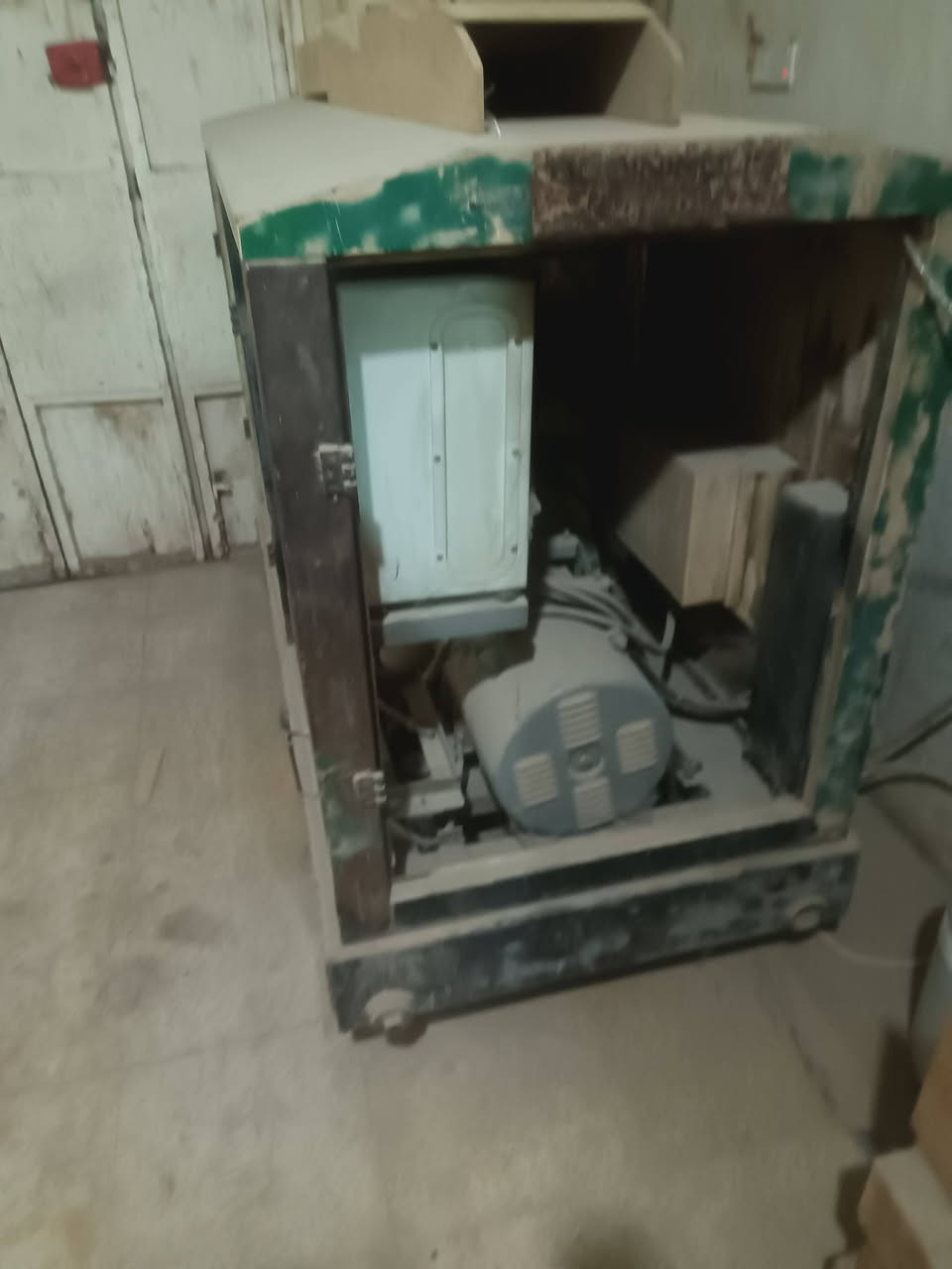 دويز 2 بستم 15 كيفي على وضع الشركه بلادي حتا البوب موجوده
اقتصادي ما طاب تصليح ابد أخو الجديد صوته
يخبل ناعم كلش وحتا ما اشغله لان ساحب خط اثريفيز
من غير مكان السعر 28 ورقه عنوان الانبار فلوجه 
وهاذا رقمي الي شراي يتصل ***********
اكرر ابلادي على وضع الشركه
