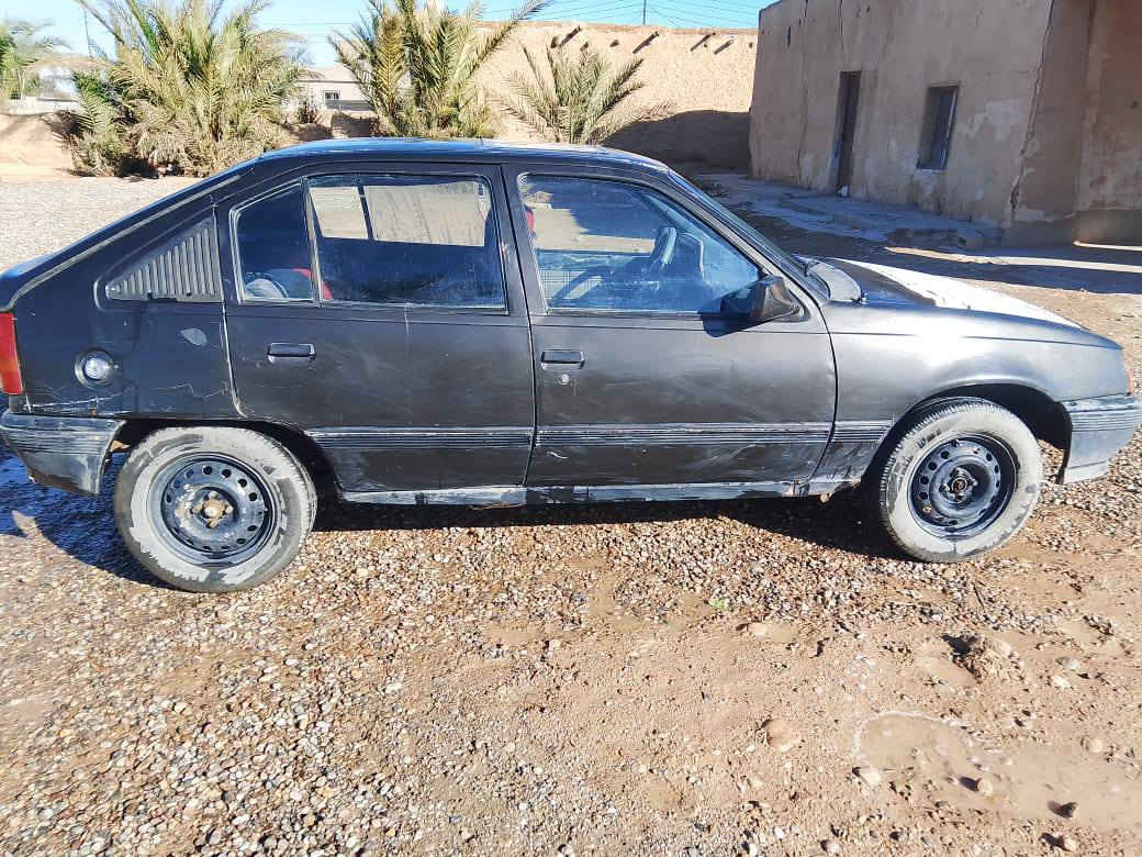 مكلف في النشر سيارة 🚗 كاديت للبيع 15 /من يرغب يتصل***********4
