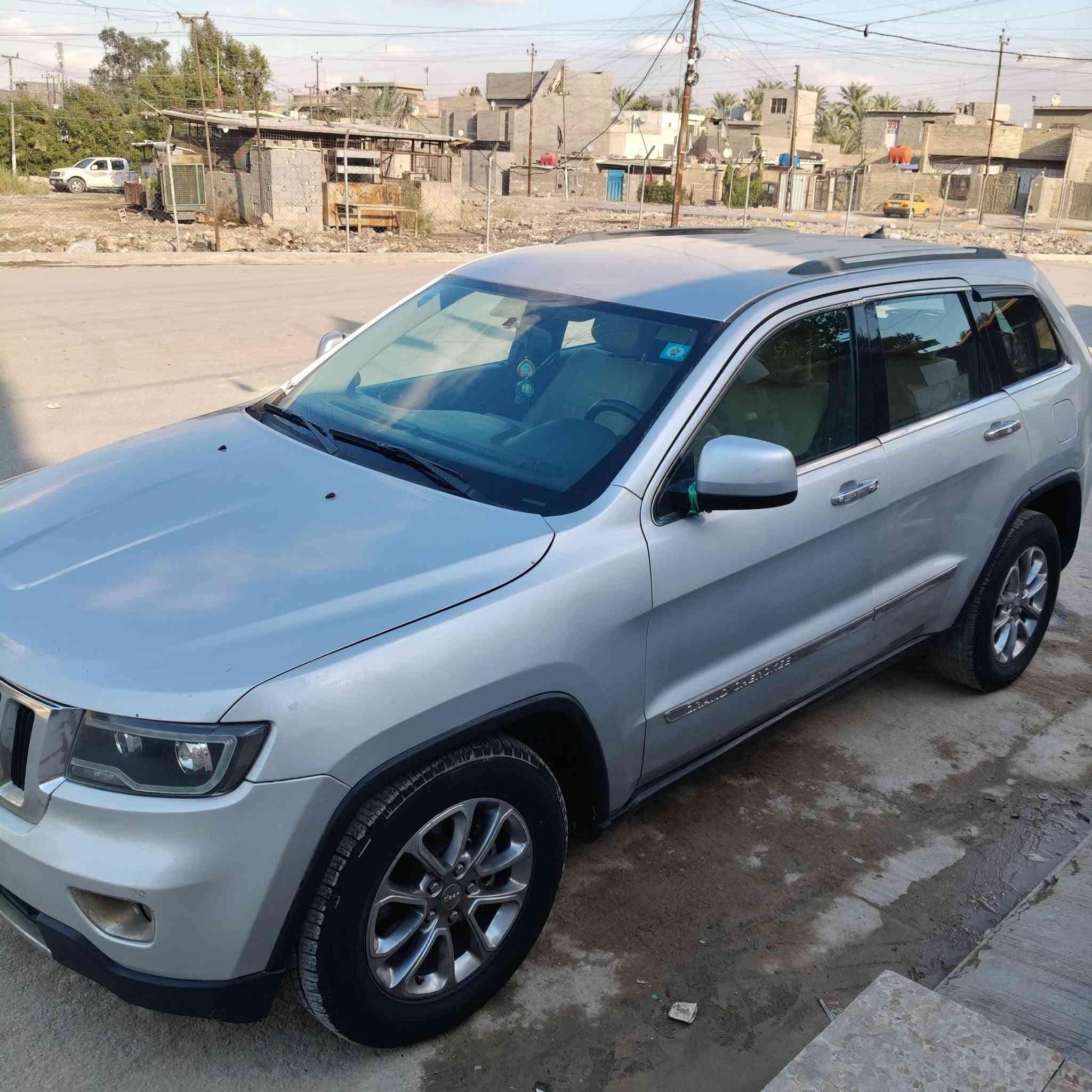 السلام عليكم جيب لاريدو مديل 2011 مصبوغه عام اكفلك شواصي وكفلك من الكص  صدرهه نص عمر  محرك 3600  /  6سلندر  تحكم ستيرن  كشنات كهربائيه  تبريد تدفئه ويه السويج  تبريد قطعتين  سنويه لل 27 السياره بسمنه تحويل بنفس اليوم سياره حلوه ونضيفه  مناقصه اي شي 
العنوان بغداد العبيدي 
السعر 125وبيه مجال 
رقم الهاتف ***********
