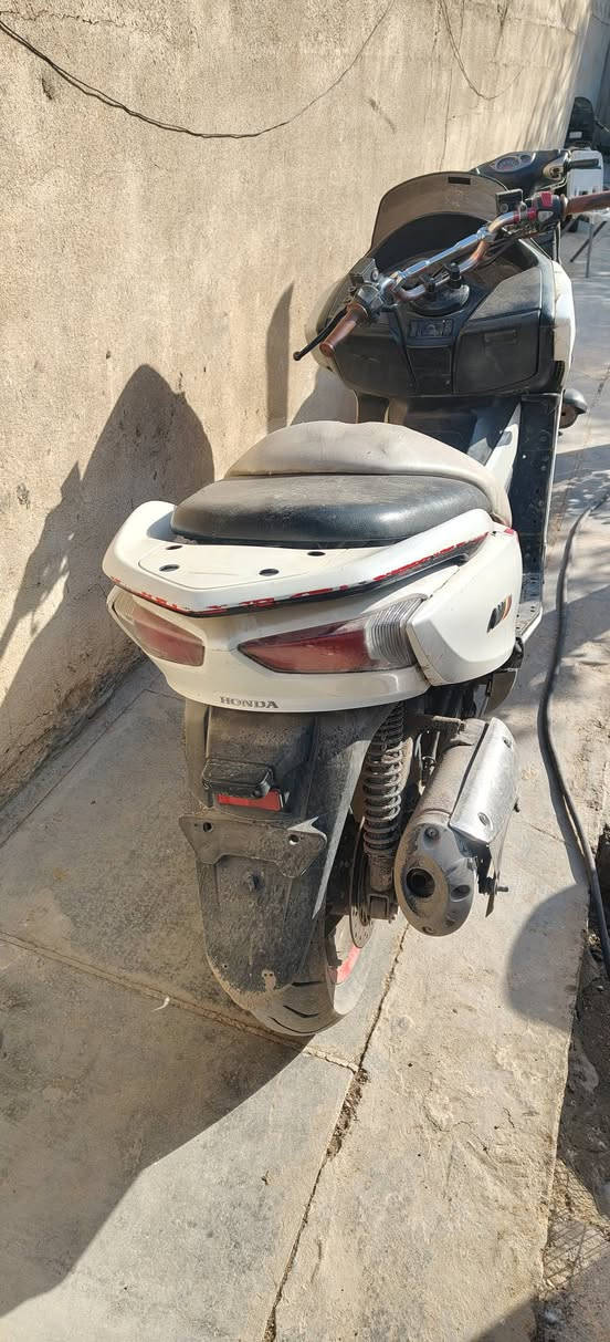 فورزة 012 كوم حديد الدراجة تشتغل للعلم اروح اجي كل يومية بيهة مكاني الكاظمية رقم *********** 
سعر750 قفل
