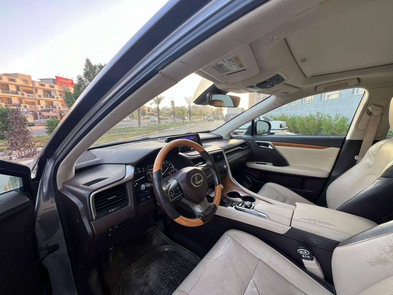 السلام عليكم 
لكزز موديل ١٧ 
رقم اربيل جديد هزة جديدة لل ٣١ بسمي تريد وكالة تريد تحويل 
فول مواصفات للاخير 
لكزز RX350 امريكي 
الحادث جاملوغ فقط بدون دواخل بدون ارباك صور الحادث موجودات 
بدون دواخل بدون ارباك 
السعر ٢٦٥ وبيه مجال 
👆***********
