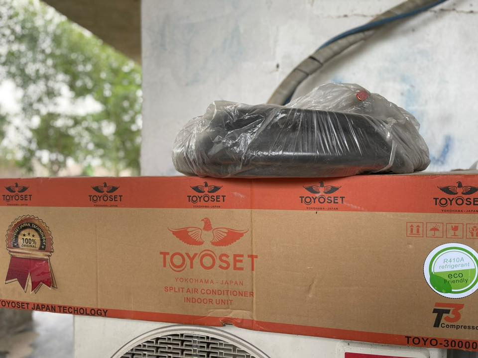 السلام عليكم
سبلت تويوست صناعه ياباني جديد ما مستعمل  السعر 800 مكان جسر ديالى 

*********** واتساب
