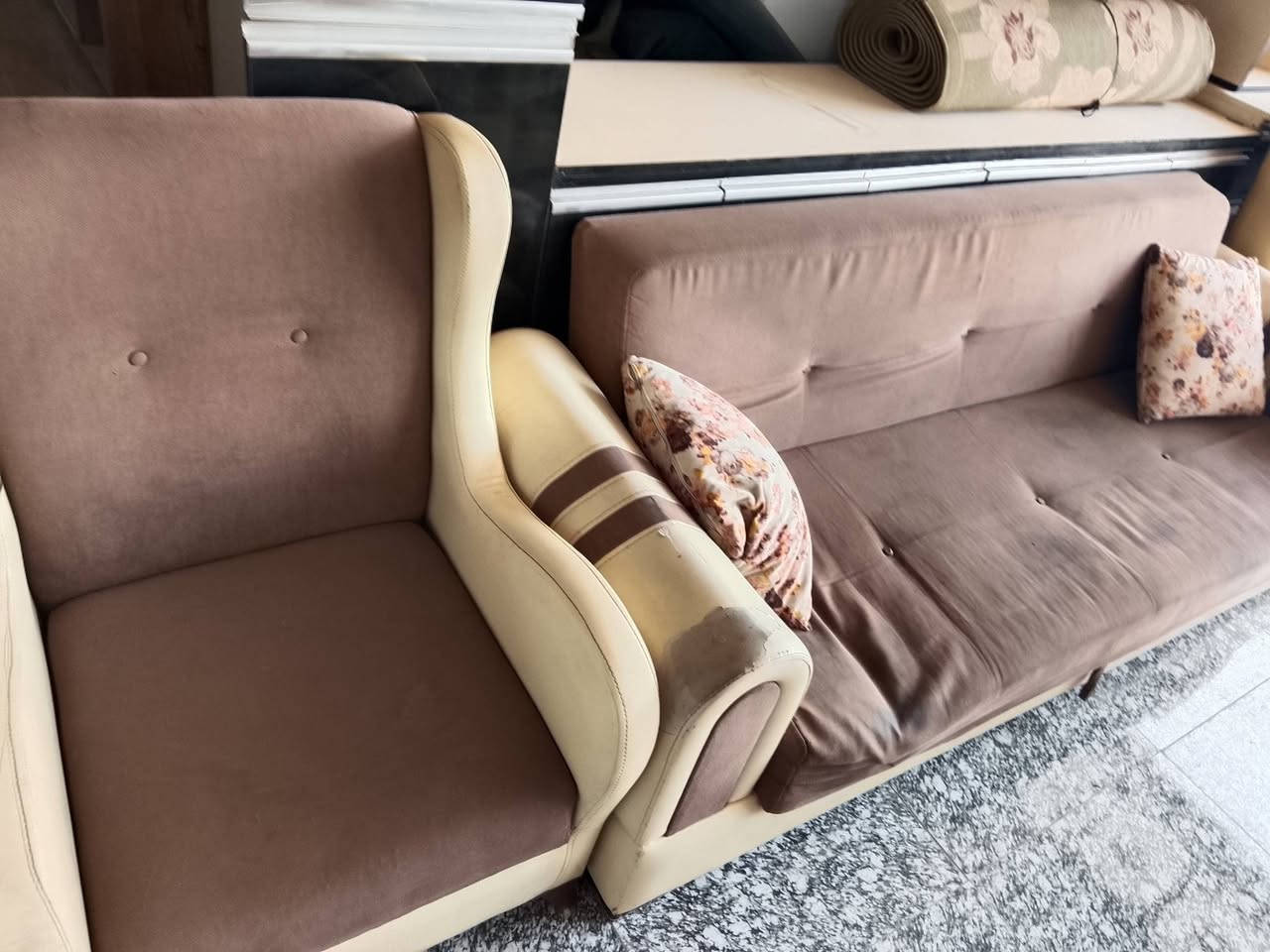 تخم عشر مقاعد تركي سرير مخزن مستعمل250الف مجمع الضحى للتسوق المسيب مقابل دائرة كهرباء المسيب عمارة الرحيم ***********
