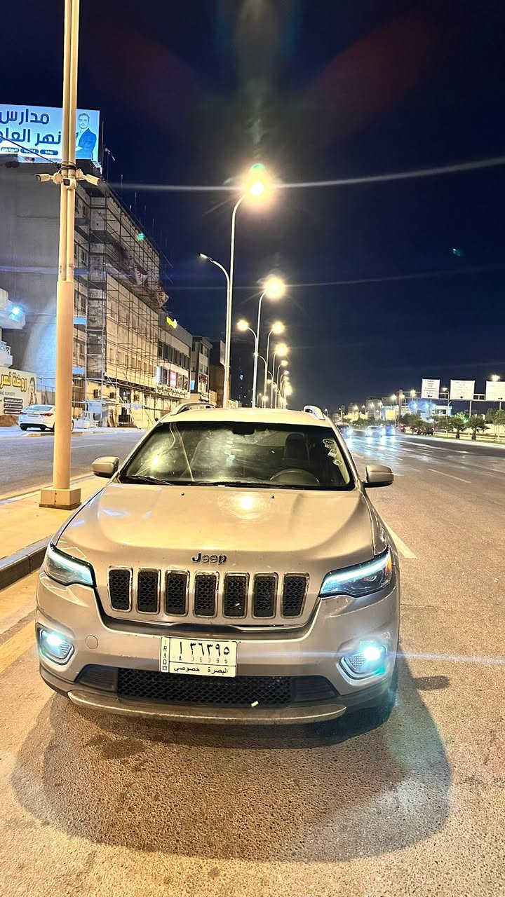 جيب بزون سياره حلوه رادلها ترتيب بيها رصعات تجي وشوف حادثها جاملغ وبنيد
مكاني بصره مطيحه رايدها ب127 وبيها مجال 
رقمي ***********
