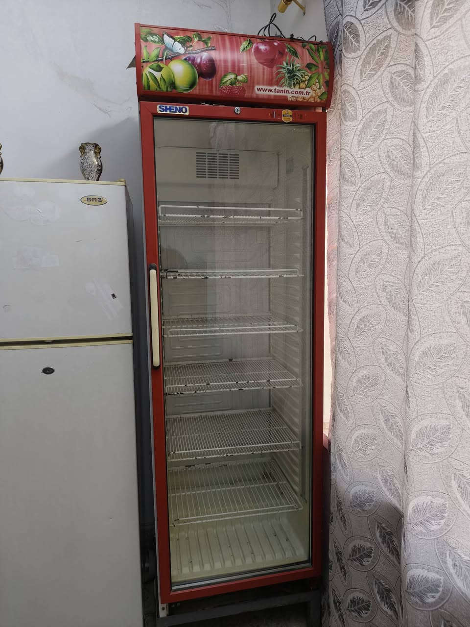 عارضة تفيدك للبيت وللمحل 
مبردها قوي وغازها كامل 
شغالة كلشي مبيها تجي تفحصها بايدك وبعينك
السعر 225 وبيها مجال 
الرقم للتواصل ***********
عنواني جانب الايمن منطقة الشفاء قرب الطوارئ ام الربيعين
