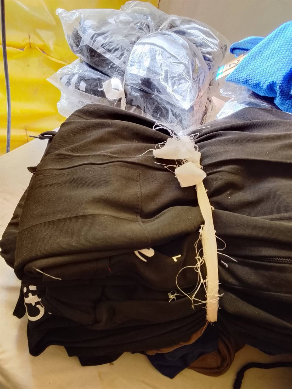ملابس محل تصفية جدد للبيع
بديات رجالي
بجامه رجالي لون اسود ونوعية ثانيه ملون
برمودة رجالي
شفقات رجالي
قميص اسود نص ردن 
مكاني نجف


**إذا كنت صاحب هذا الإعلان وتريد حذفه لأي سبب، رجاءا أرسل رسالة إلى الدعم الفني**