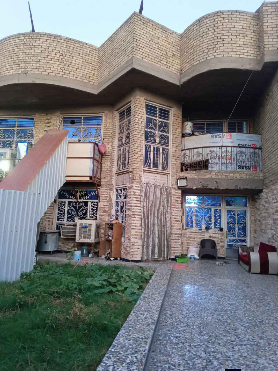 السلام عليكم بيت للبيع الموقع البلديات
يحتوي على 4 غرف في الطابق الثاني و 2 غرف في الطابق الأرضي +مطبخ حار و بارد و استقبال وملحقات الاستفسار ***********
