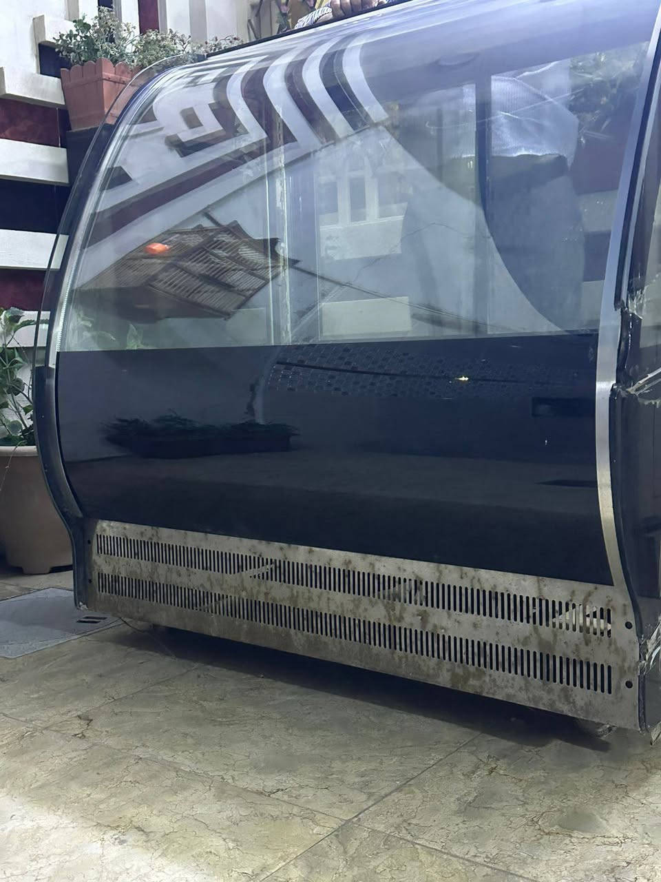 سلام عليكم عندي برادات للبيع  ***********
