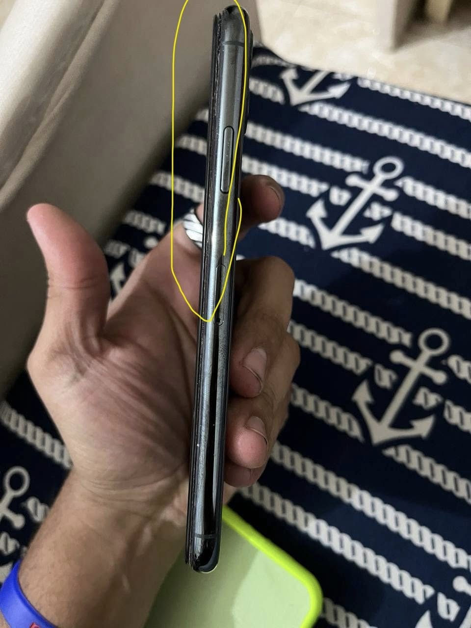 ايفون ١١ برو ماكس مبدل بطارية 🔋
نظيف كلش بي ملاحظة
( من بدلت بطارية الشاشة ما كبسوها عدل  وموضح بالمنشور )

نموذج m
ذاكرة (٢٥٦)
محدث اخر تحديث 
 ملحقاتة شاحنة وباكيت الجهاز وكفر 
السعر ٢٨٠ 
مكاني بغداد المحمودية
***********
