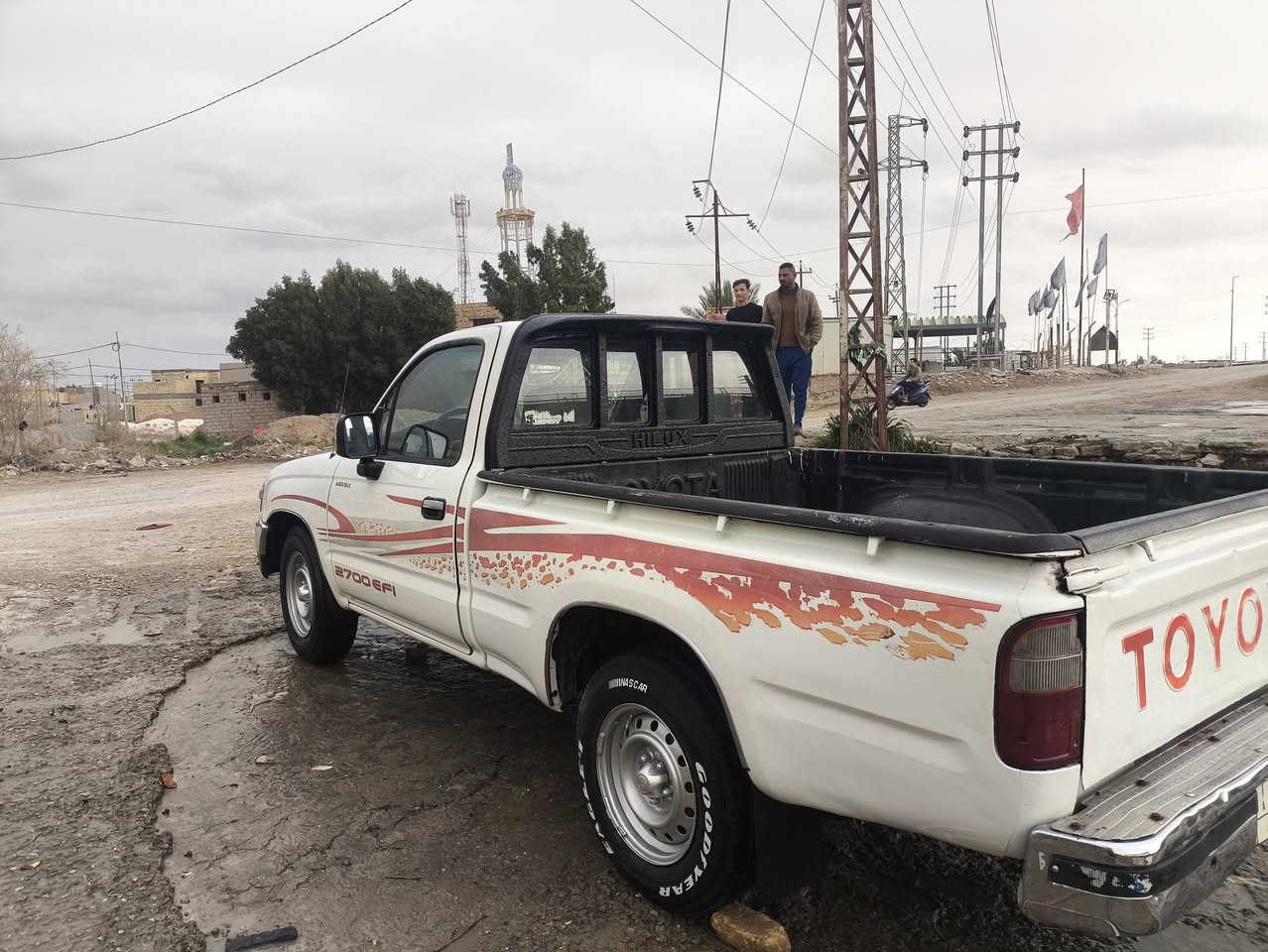 سلام بيكم تيوته مكفولةرقم واسط تحويل مباشر سنويه مجدده 2029 محرك ما مفتوح كير محرك حداديه جيده السعر 87 وبيها مجال إتصال *********** العنوان ديوانيه
