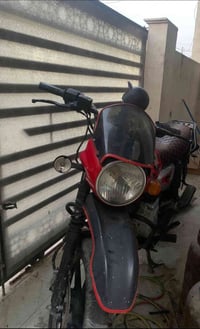 بوكسر موديل ٢١ للبيع بدون اوراق تجي تاخذه من كدام بيتي  شغال ونضيفه بس...