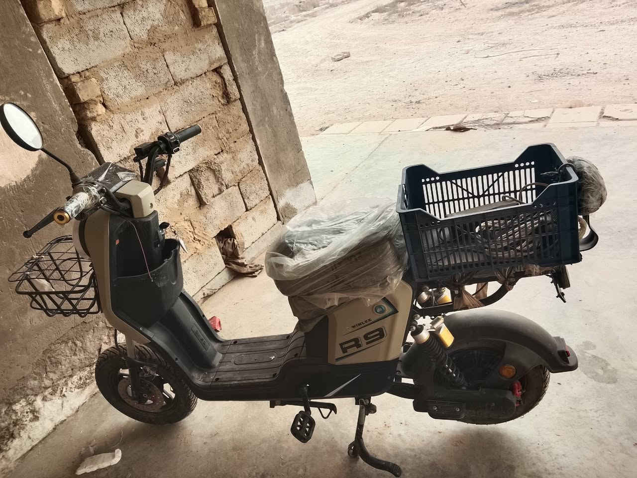 دراجه شحن للبيع بيه ملاحظات قليله 5بطاريات  سعر 400, ***********
