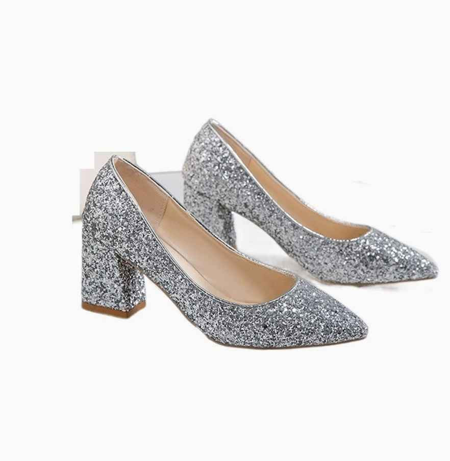 حذاء كعب عالي  باللون الفضي مع طلاء لامع (Glitter)، ويتميز بمقدمة مدببة وكعب سميك (Block heel) لراحة أكبر، وهو مثالي للمناسبات والحفلات. أربيل, العراق


**إذا كنت صاحب هذا الإعلان وتريد حذفه لأي سبب، رجاءا أرسل رسالة إلى الدعم الفني**