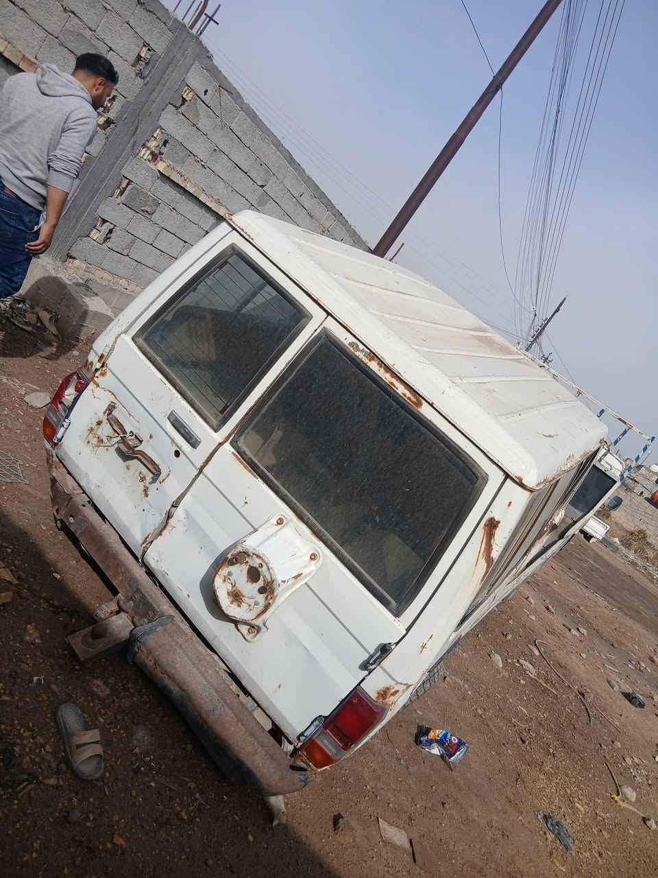 السلام عليكم سياره لاندكروز كامله بيهه كتاب مزاد عله وضعهه ابيع ***********
