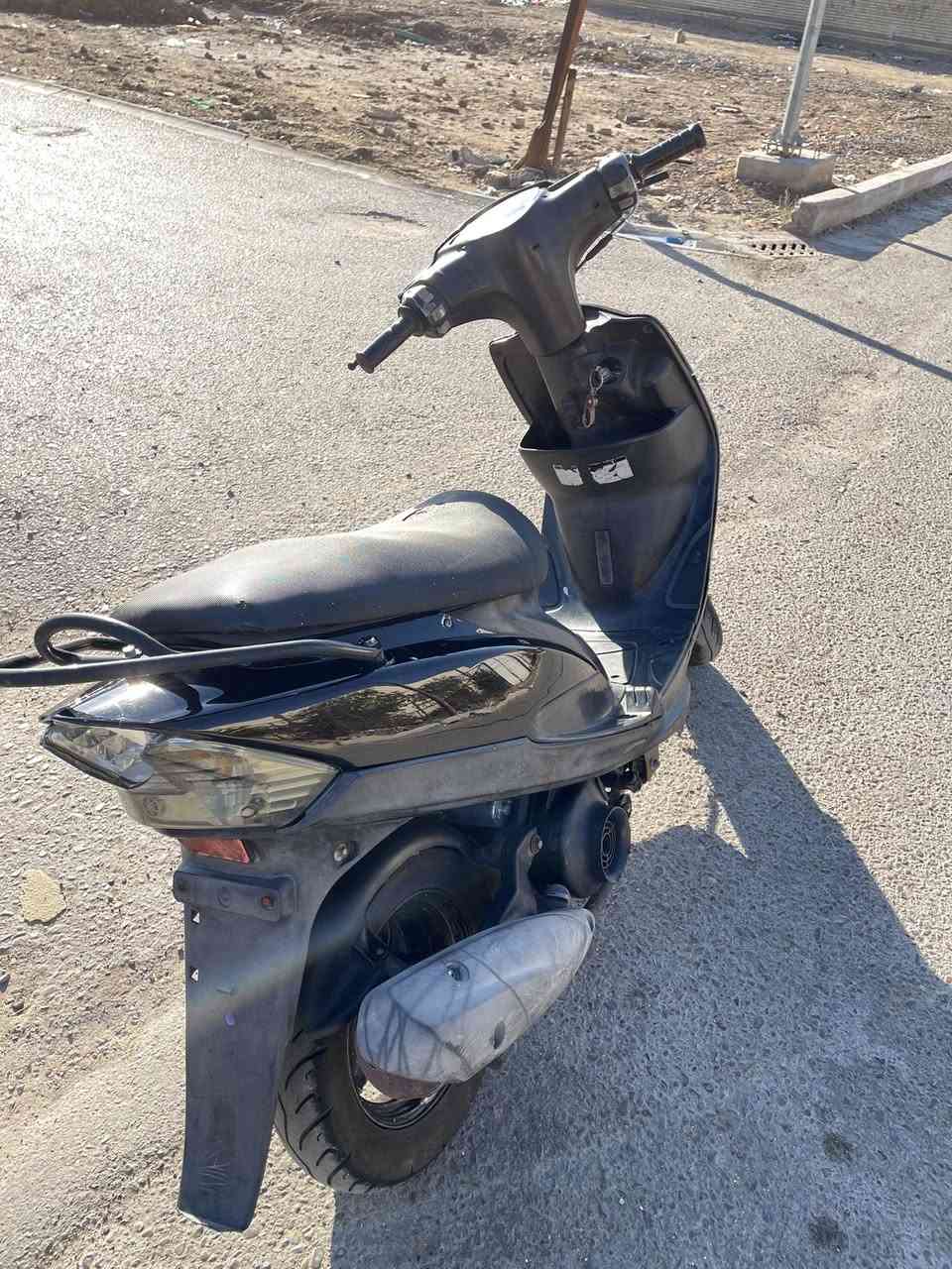 للبيع دراجه ماكس عدله سرعه120
مكينه بلاد خرسه لا تبخير لا نضوح 
شلعه ومعدل شك لكاع 
كلوب عالي ناصي شغال
بك لايت شغال 
سكن شغال
اشاير شغاله 
بريك خلفي شغال
 تايرات نضاف 
دراجه خير من الله  
مكاني بغداد الشعب 
باقي تفاصيل خاص 
او عله رقم ***********
ورحمه لوالديك اذا مو شراي وبس تعامل وتنطي وعد وما تجي او تكسر بدراجه تسمع مني كلام ميعجبك
