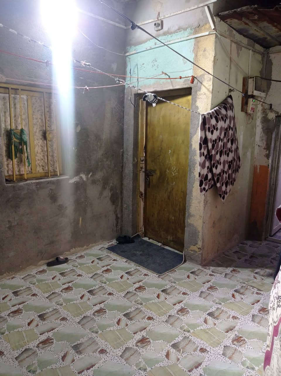 بيت تجاوز بصره حي الاصدقاء الثالثه قرب النهر يتكون غرفه هول دوانيه السعر 11 مليون ***********
