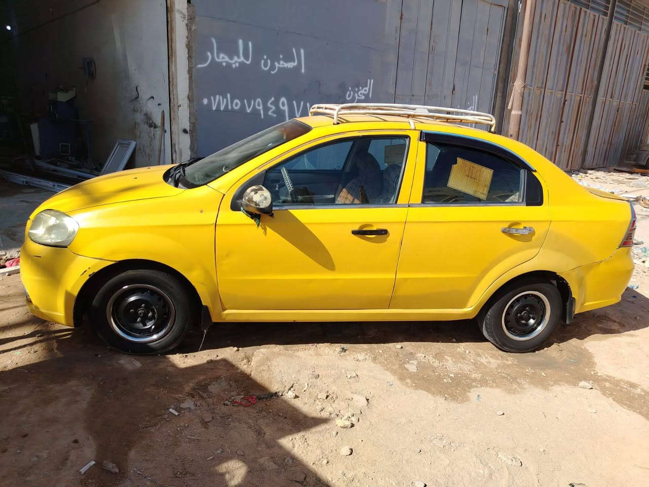 سلام عليكم افيو موديل 2007 رقم نجف احمر حره مامطلوبه مداور شوكت ميعجبك خليجي مكفوله من الضربه مكينه وكير جدد  وحداديه وكهربيات جاهزه مالكه بلنجف عنواني نجف سعر 20 وبيه مجال ***********
