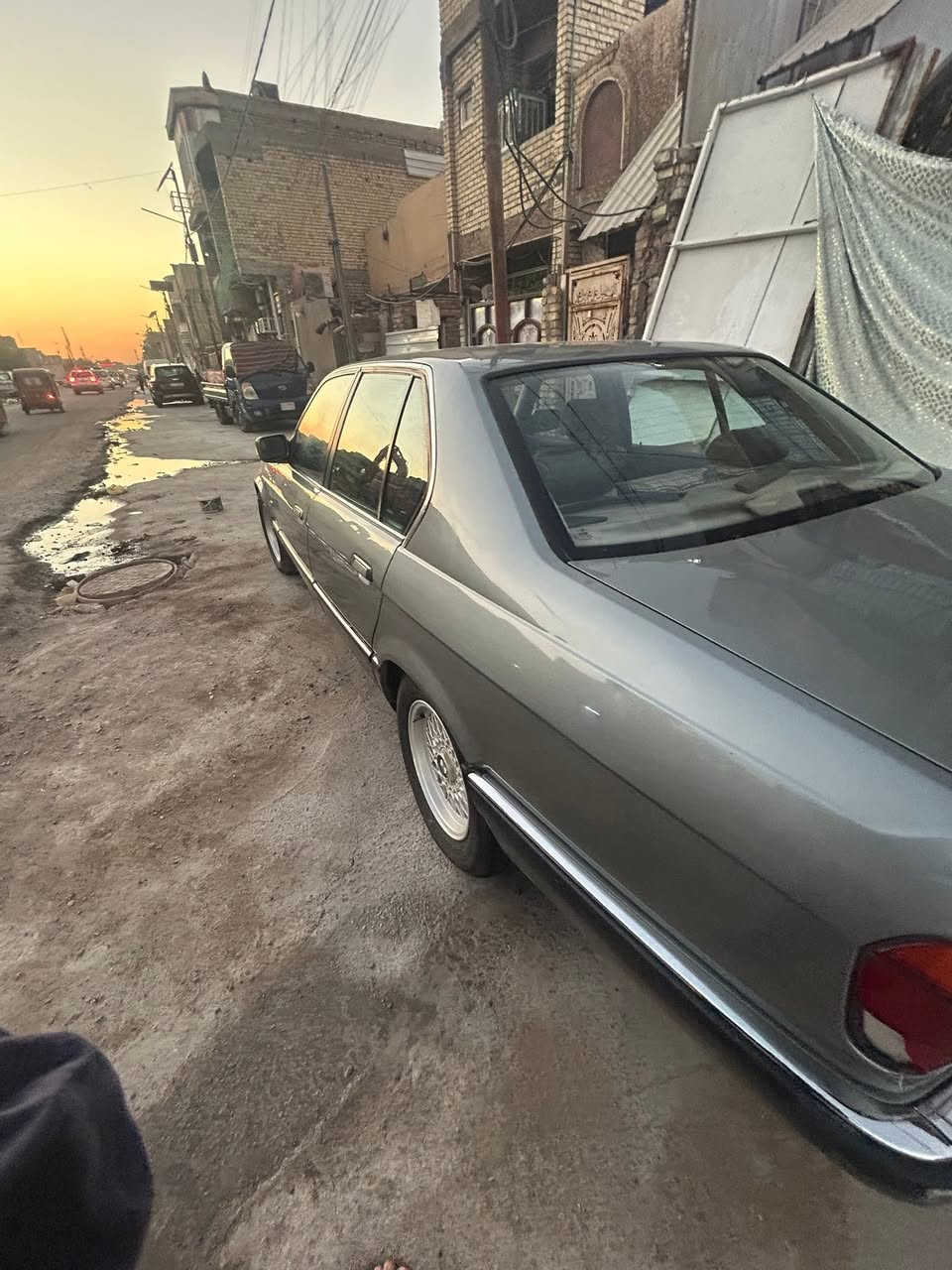 السلام عليكم BMW 735
سيارة نصبتها حلوة مثل ما تشوفون 
كير مكينه بلاديه 
تخم تاير جديد 
مصبوغه جمالية 
السعر 40 ورقة 
مكاني بغداد 
رقمي ***********
