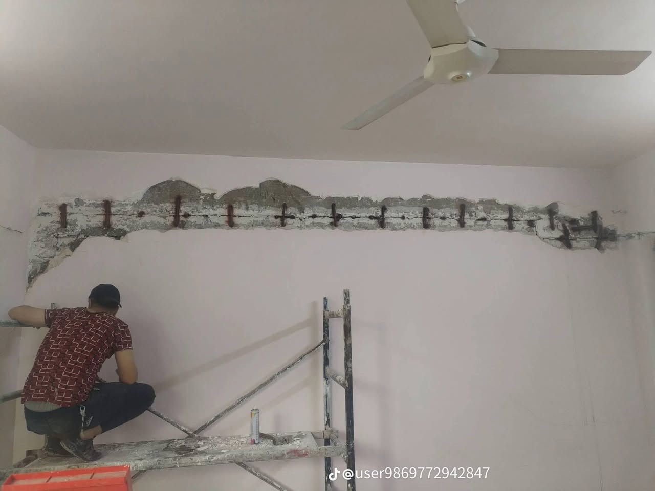 تمت المعالجه احد المنازل 
زرع شياش حديد في داخل التشقاقات

تم معالجة /تشققات 
(كما موضح لكم في الفيديو)
العنوان : القياره 
الهاتف :  - ***********
مراسلة: الصفحه
