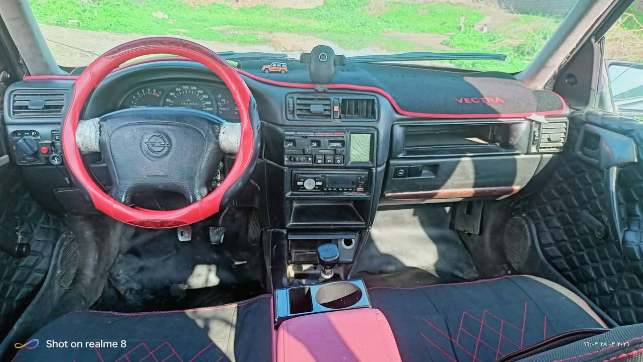 موديل 1993
كير محرك شرط 
بيها خيسان شي بصيط
محورة كابىيته
شرط التحويا 
السعر 20
***********
