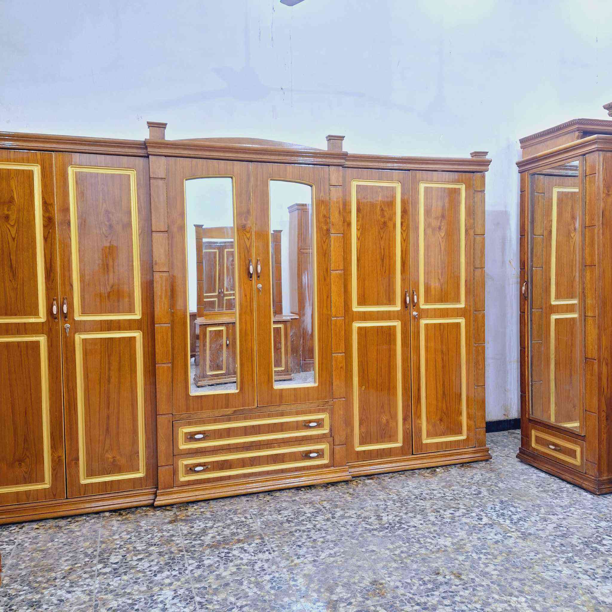 جمال غرفنا وبس 💥 
غرفة انتيكة ومتانة ممطروقة ابداا ✨
الملحق رئاسي 🍁
غرفه ام ٦ ملحق داخلي غرفه جدن ثقيله الوجه 5ملم والداخل 5ملم القاعده والسكف بلوك صاج التوج عضم جاوي فلات دزاين إيطالي واصل داخل بغداد مجانا 
السعر ع الخاص


**إذا كنت صاحب هذا الإعلان وتريد حذفه لأي سبب، رجاءا أرسل رسالة إلى الدعم الفني**