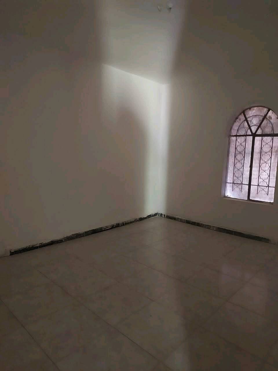 السلام عليكم يوجد دار للبيع فقط في محافظة واسط الكوت منطقة العزه الجديده مقابل جسر الكريميه بالقرب من موكب ستار ربيح المساحه ١٣٢ م الاتصال على الارقام *********** و *********** لمعرفة باقي التفاصيل