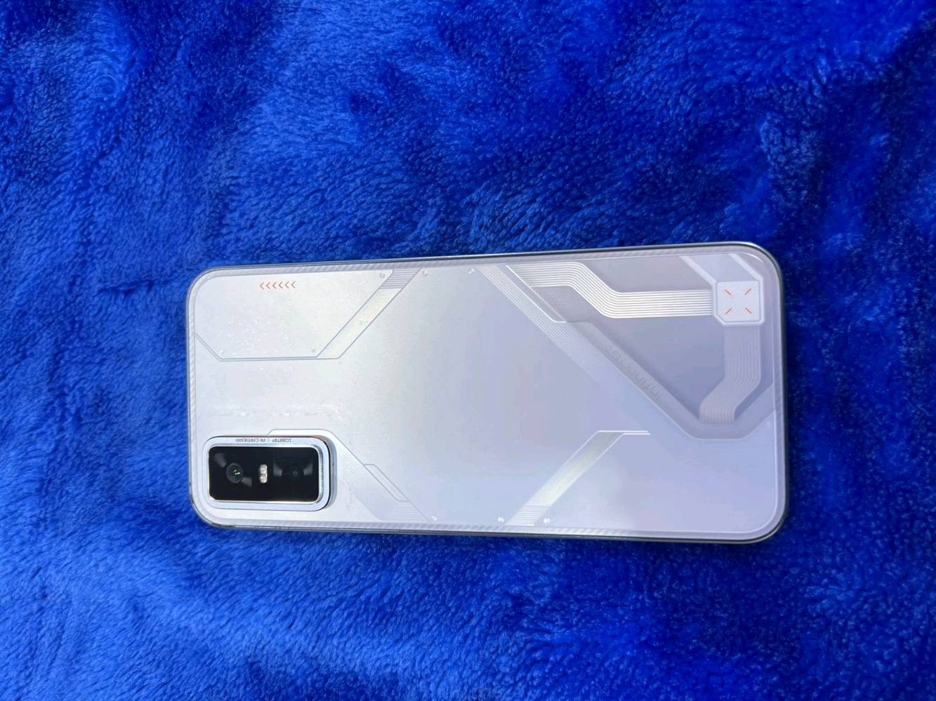 للبيع: جهاز Infinix GT 30 Pro (وحش الألعاب)
​الجهاز بحالة ممتازة ومواصفات جبارة لعشاق الألعاب والأداء العالي:
​الشاشة: 6.78 إنش AMOLED بتردد 144Hz، ألوان خرافية وسطوع عالي جداً.
​الأداء: معالج MediaTek Dimensity 8350 Ultimate (4 نانو) أداء سريع جداً.
​التصميم: تصميم Cyber Mecha المميز مع إضاءة RGB قابلة للتخصيص.
​ميزات خاصة: أزرار GT Shoulder Triggers مخصصة للألعاب.
​الكاميرا: كاميرا رئيسية 108MP لصور واضحة وتفاصيل دقيقة.
​البطارية: 5500 مللي أمبير مع شحن سريع 45W.
​إضافات: مقاوم للرذاذ والغبار (IP64)، صوت ستيريو محيطي من JBL.
​السعر المطلوب: 425 (وبيه مجال للجادين).
​للاستفسار أو الشراء، يرجى التواصل عبر الرقم: ***********