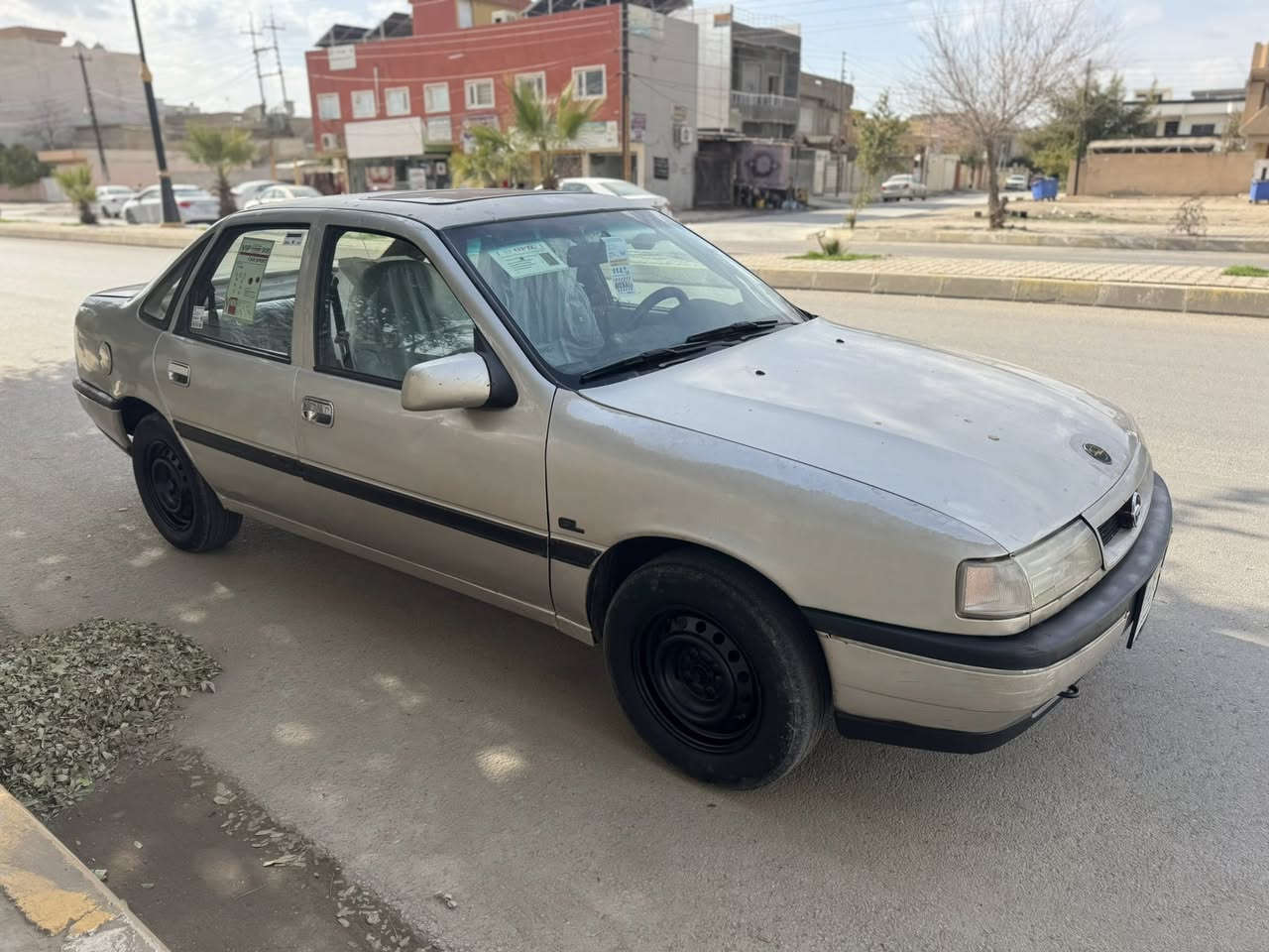 سياره اوبل فكترا موديل 91حجم 16قايش عريض سياره نظيفه مابي اي شي ابشرط كير ومحرك بدون ضربه مشروع وطني  بيه دفتر بزين كهربائيه كلها  
  شغال شرط تحويل سعر37 بي مجال بسيط للاستفسار رقم هاتف*********** عنوان كركوك
