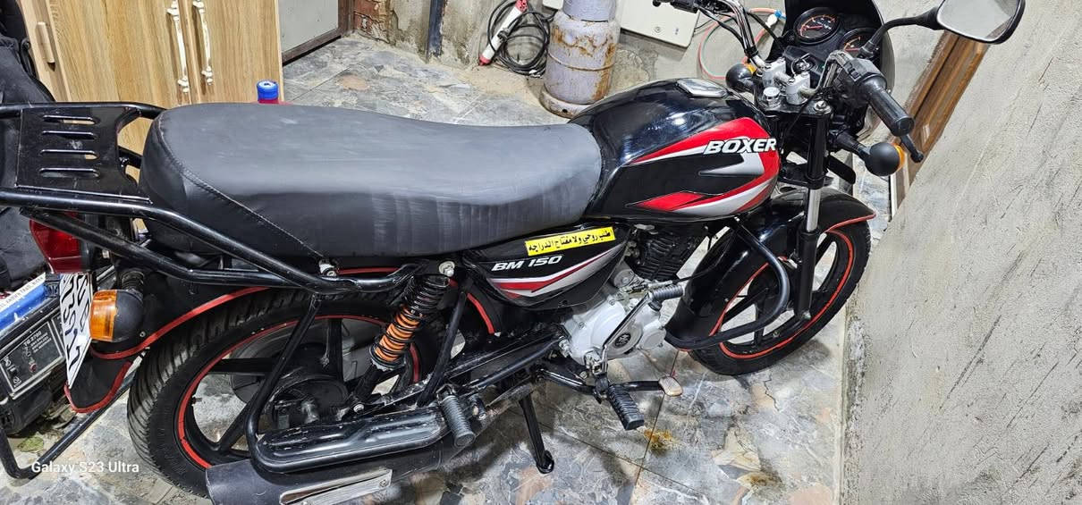 السلام عليكم ورحمة الله وبركاته دراجة بوكسر للبيع موديل 2022 كفالة عامة محرك مكفول برغي ما مفتوح منهة الدراجة شغل وطلع ما تصرف ولا ربع عليهة مكان بعقوبة 7نيسان خلف الكلية السعر 2250 وبيها مجال للستفسار على الرقم ***********
