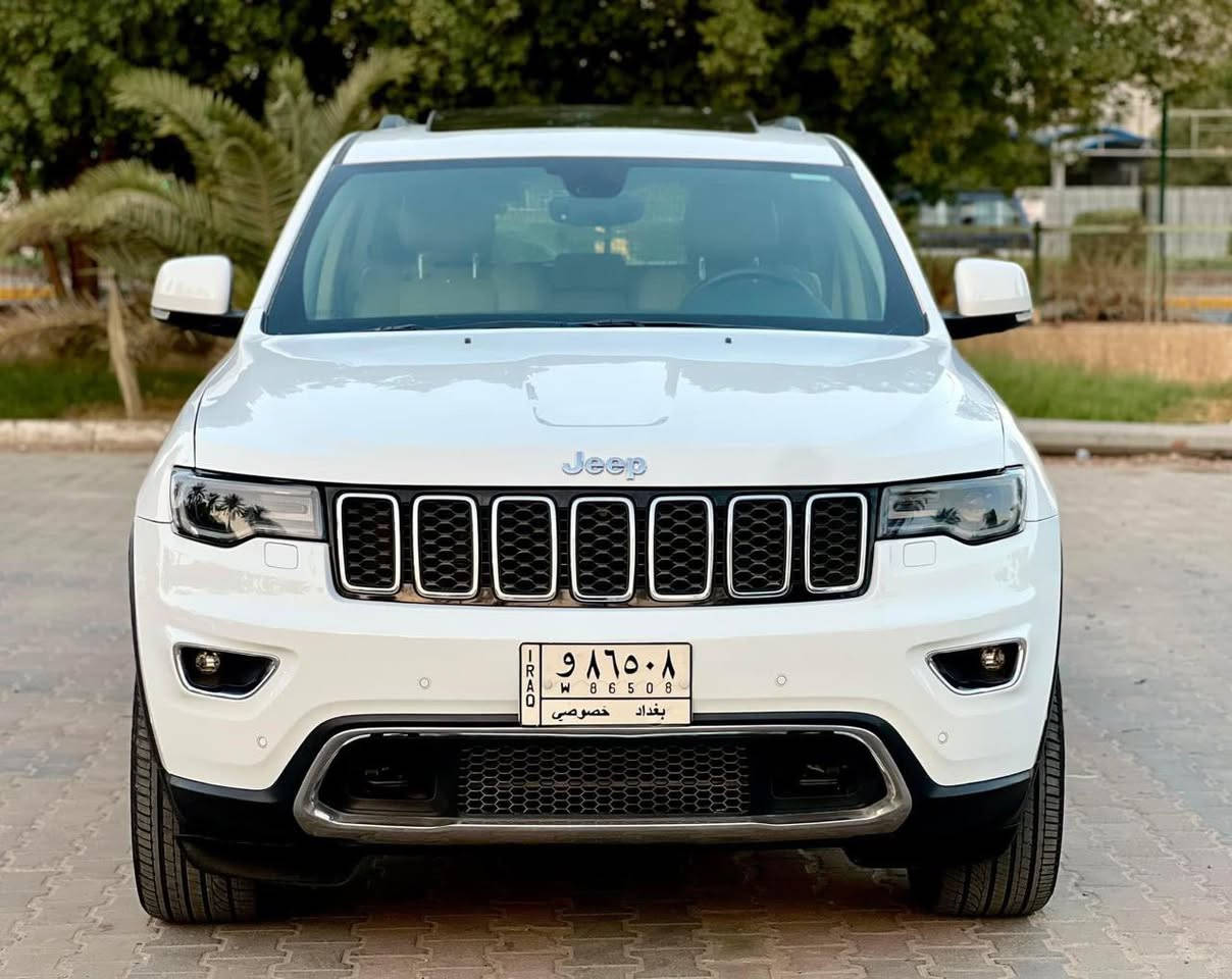 السلام عليكم
جيب شيروكي ليمتد بلاس 
موديل 2018 خليجي 
ضرر : تبديل دعامية وبنيد اثر حادث والايرباك طاك بيها صبغ باب وجاملغ خلف السائق وبيها رصعة كد الإصبع ويحتاج ترتيبات بسيطة مثل صيانة بالمحرك .. لكن السيارة شغالة وتمام. بس لازم اذكر كل الموجود للأمانة 
الشواصي نضيفات 
المواصفات الخليجي معروفة (فول مواصفات) )”السيارة شكلها كلش حلو 
ماشية 118000 ميل رقم بغداد.
العنوان بغداد 
السعر : 22000 $ 
***********
