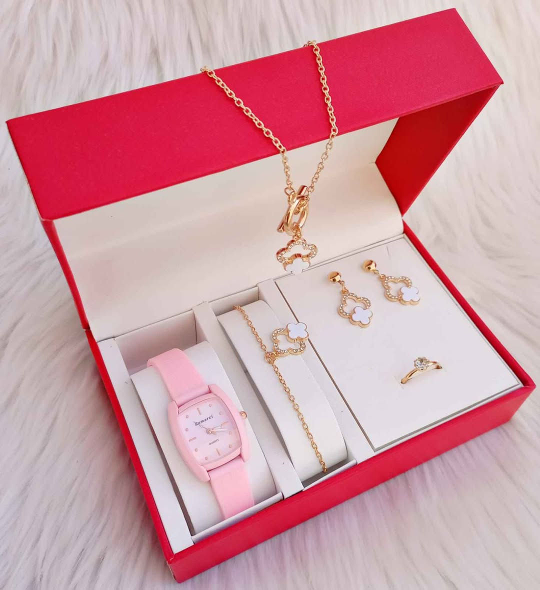 #هدايا #نسائية 🌷✨
#عروض #رأس_السنه🔥👇
اجمل الهدايا رجاليه ونسائيه 🎁
ســعر السيت ب 10 الـف 😍
والتوصيل 5 لجميع المحافظات❤️‍🔥
للحجز والاستفسار مراسلة الصفحة 
اذا مو نفس الي بالصورة توصلك (لا تستلمها) 
🔺ملاحظه: العلبه للعرض يجي السيت بعلبه هدايا
حجم صغير ✨واذا نفس العلبه سعر يختلف 
للاتصال ***********
واتساب *********** بغداد, العراق
