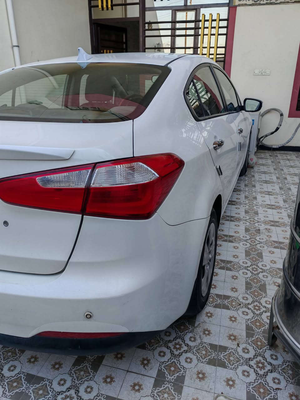 السلام عليكم للبيع سيراتو ٢٠١٤ لون ابيض محرك ٢٠٠٠ البنيد مبدل ابلادي وصبغ الباب خلف السايق
بدون دواخل محرك لا صرف ولا بخار تبريد تدفئه كله شغال طخم تأيرات جديد دوشمه جديده گاعيه وكشنات ماتصرف عليه ولا دينار بس نقل الملكيه رقم ديالى الدولي شرط التحويل العنوان بعقوبه للتواصل الاتصال على الرقم ***********
