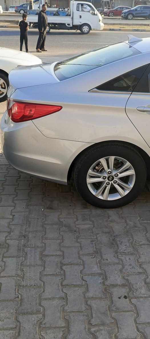 سلام عليكم  سونات امريكي  2011  السياره كامله مكمل  مابيه اي نقص تخم تاير تبريد ثلج   داخل رصاصي  دوشمه السياره كامله   بخير عل ياخذه  السياره بيه 3 قطع جاملغ وباب وبنيد  وتصليح بل لغده  (السعر» 85وبيه مجال للشراي  )( رقم الهاتف ( ***********)
