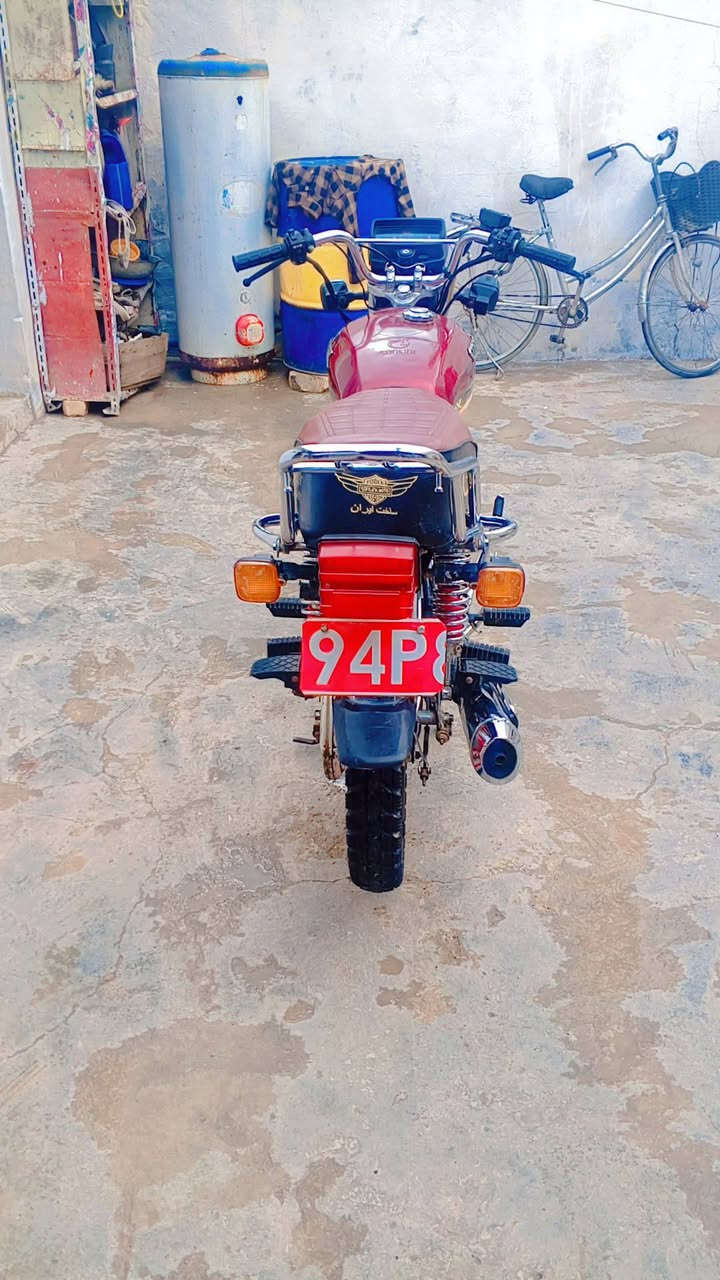 سلام عليكم دراجة للبيع موديل 2022 مال جناي مكينة كفالة عامة اوراق كاملة  العنوان بعقوبة قرب جسر خرنابات ***********
