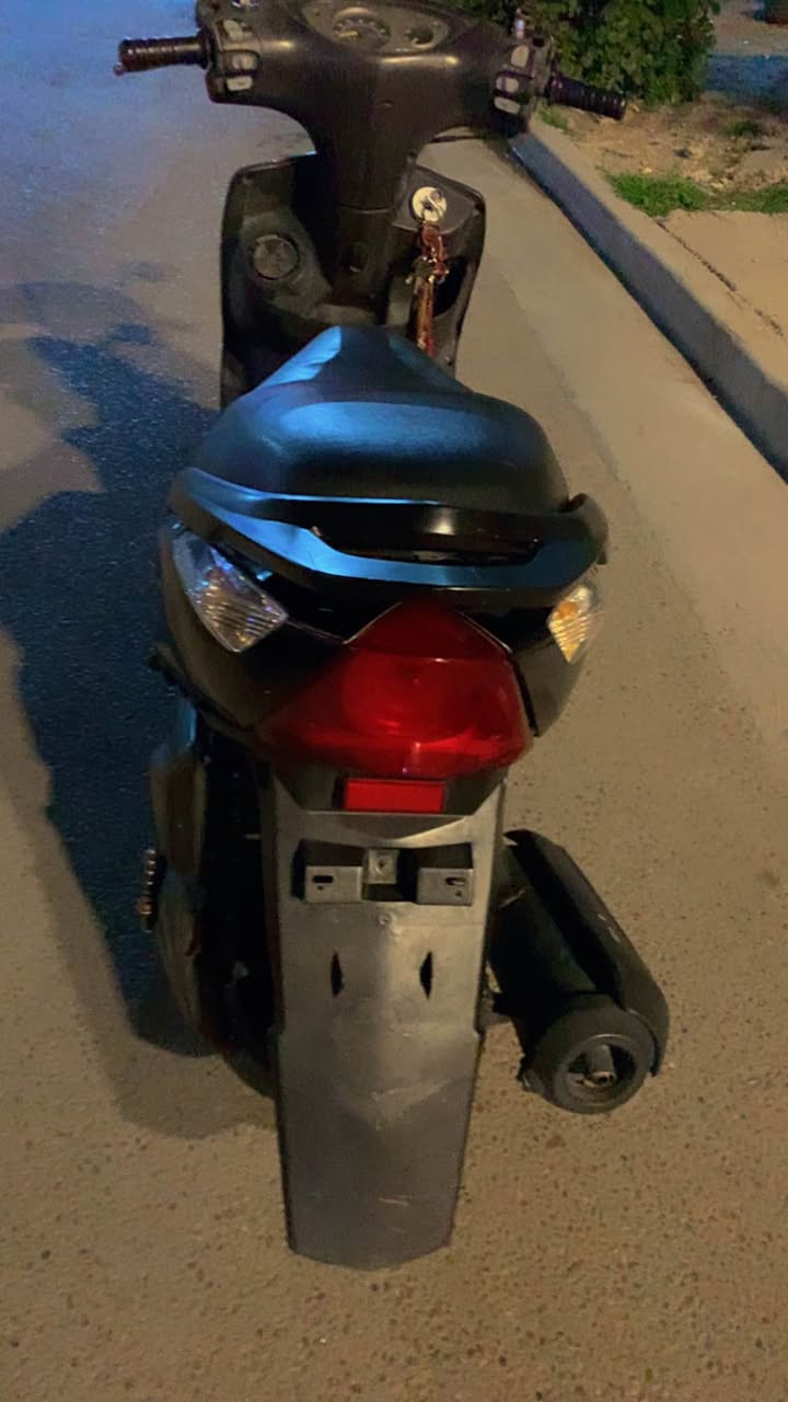 السلام عليكم :

ماكس ثعلب سرعة 140 ياماها
دراجة بلادية علا وضع الشركة 
برغي مامفتوح منها بشهر السادس
نزلت رمبة متوازي واريد ابيع لا اكثر
(( كفالة عامة )) شرط تجيب وياك 
فيتر وتجي تفحص هم اوراق كاملة اصولية

السعر 650 الف
مكاني شارع فلسطين
هذا رقمي *********** بغداد, العراق
