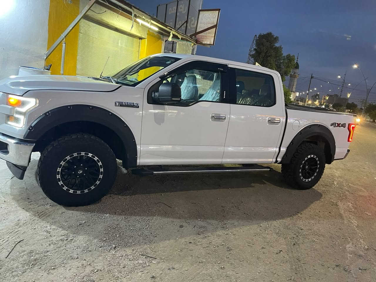 السلام عليكم
للبيع بيكم فورد f-150 
موديل 2017 
محرك 8 سلندر بانزين + غاز
 رقم اربيل سياره جاهزه من كلشي نصبتها كلش حلوه ومرتبة 
محدث (شباك +بك لايت + لايت امامي)2020 مثل ماموضح بلصور
حادثها جداً بسيط مثل ماوضح بلصور
السعر 215$ وبيها مجال 
 مكانها بغداد العامرية
للتواصل ***********
