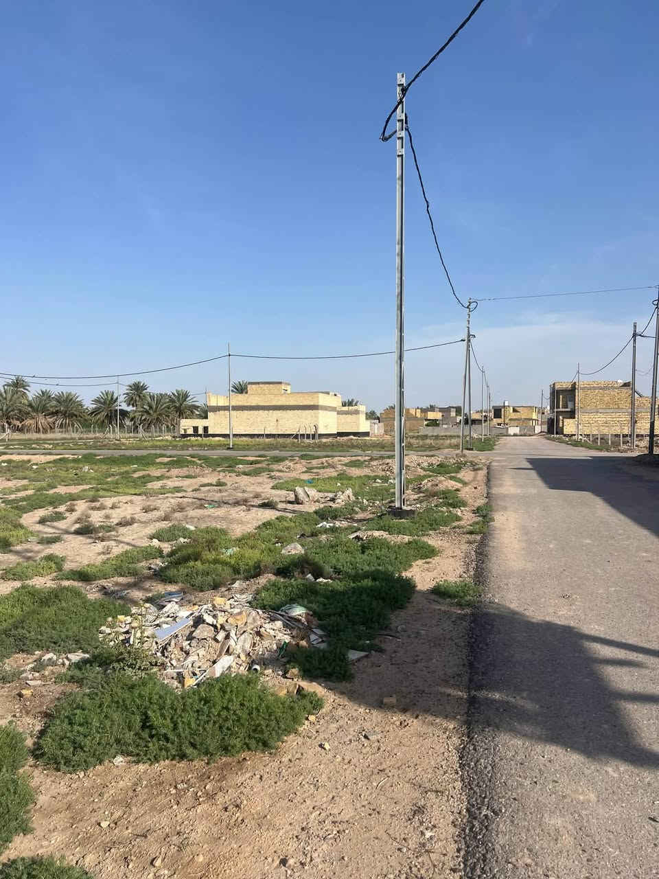 ✨ فرصة مميزة للراغبين بالسكن والاستثمار ✨

🏡 قطعة سكنية للبيع بموقع حيوي ومطلوب
📍 حلة – الوردية / سيف سعد
🚑 قرب مستشفى الكفيل
🏫 خلف مدرسة الوداد
📌 مجاور الطابو الصرف

✅ طابو زراعي سند 25
✅ فتح بيان وتحويل بالتسجيل العقاري
✅ مساحة 200 متر
📏 الأبعاد: 10م × 20م

🔹 جميع الخدمات متوفرة:
⚡ كهرباء
💧 ماء
🛣️ تبليط
🚧 شوارع بعرض 10 متر

🏠 موقع هادئ ومناسب للسكن العائلي
📈 فرصة ممتازة للاستثمار وبناء منزل المستقبل

📞 للاستفسار:
***********

📩 مراسلة الصفحة متاحة على مدار الوقت
