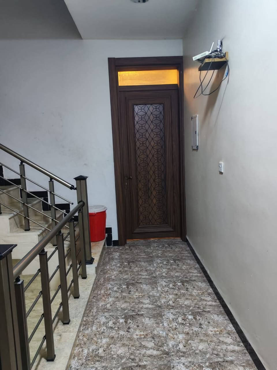 السلام عليكم
مشتمل للبيع طابو صرف مساحتها 100م بناء حديث سنة 2023 يقع في ابو دشير شارع الضغط بشارع اسواق رياض وقرب جمعية جمانه

تحتوى الدار على مدخلين استقبال وممر للحولي اللي بيه المطبخ وصحيات وغرفة نوم واحدة ومنور

وفي الطابق الثاني 2غرفتين نوم مع صحيات

والطابق الثالث بيتونه كبيره بحدود 8 متر

للاستفسار عن السعر الخاص مفتوح

للاتصال *********** او ***********

لرؤية منشوراتي اكتب دلالية ابو كرار الشويلي للعقار وراح تشوف كل شي موجود واي شي يعجبك راسلني عليه وتدلل وانا بخدمتك ومستعدين لعرض عقاراتكم لدينا اتصل بنا واتس اب او ماسنجر وبالخدمه
